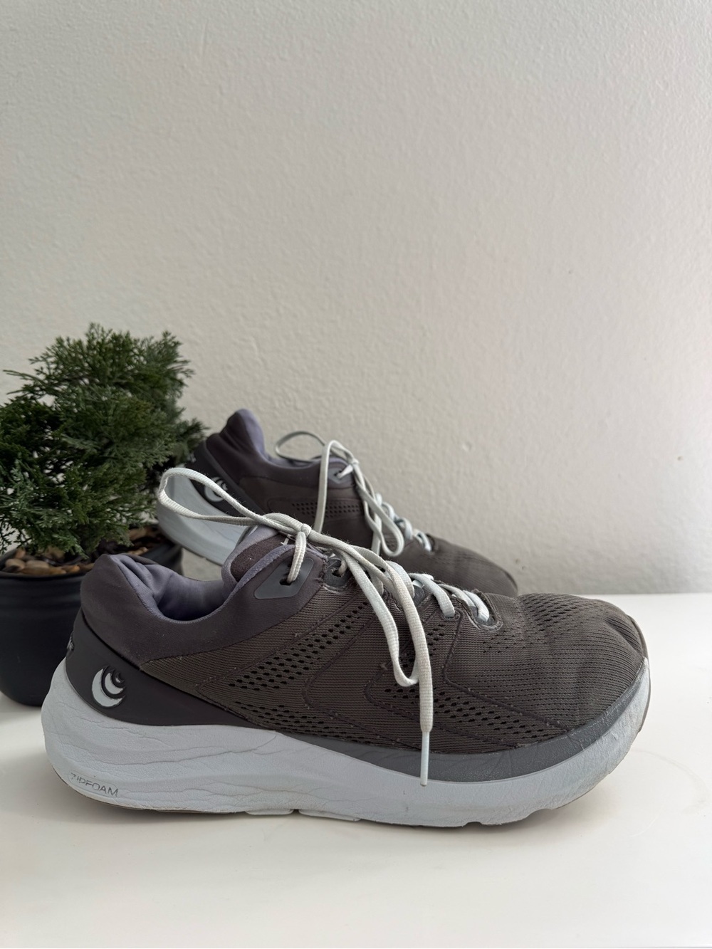Topo phantom 2 Women size 9.5  Neutral Gray Athletic Lace-Up Sneakers